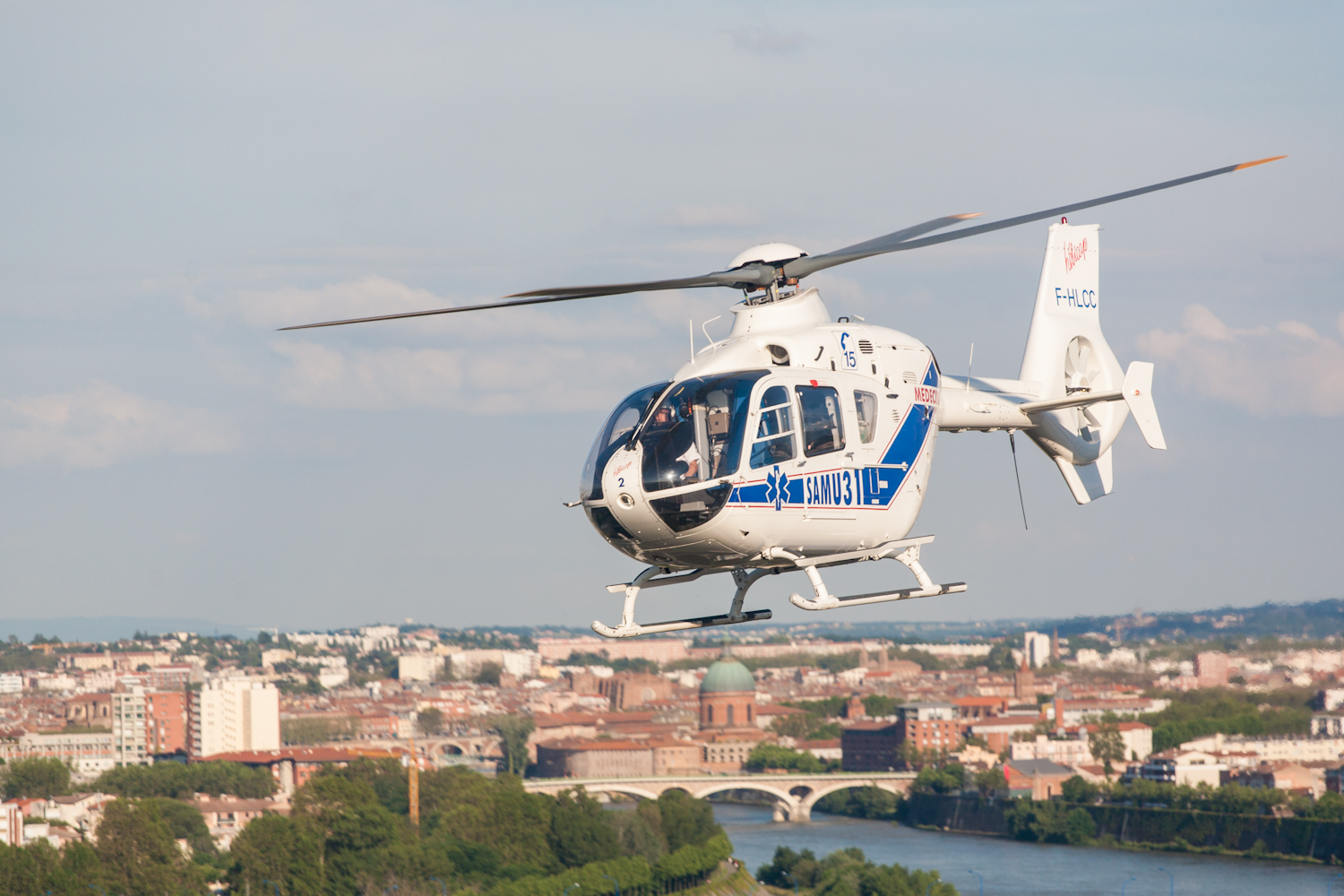 Prise de vue aérienne HC135 du SAMU31 avec Toulouse