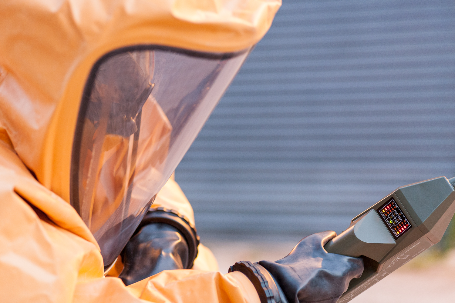 Combinaison Orange détecteur chimique reportage photo