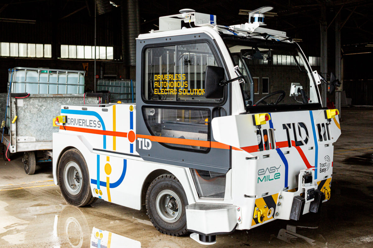 Photographie du véhicule Tracteasy dans hangar reportage