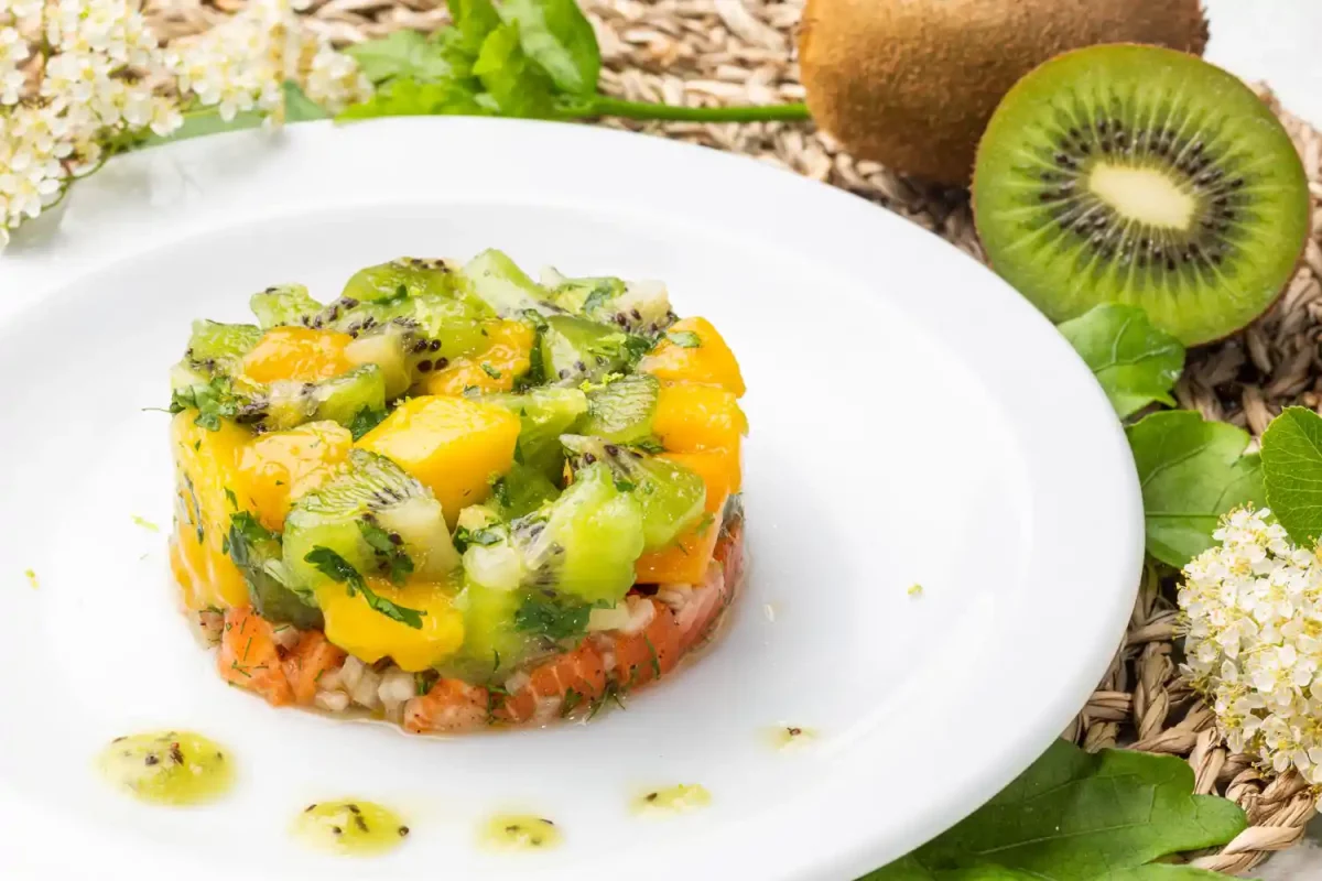 Photographie de nourriture avec du kiwi. Photographie culinaire qui met en avant les ingrédients frais et les techniques de cuisson, capturés avec une esthétique photographique captivante.